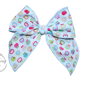 Apples Fable Bow, Back To School Hair Bow, 4.5 inch bow, Girls Bow, Fall Bow, Fair Bow, Pink Apples Bow, Fabric Hair Bow, BTS, Apple Picking