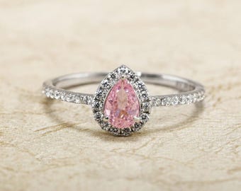 Anello di fidanzamento Halo in platino, zaffiro da laboratorio a forma di pera rosa chiaro da 0,35 ct