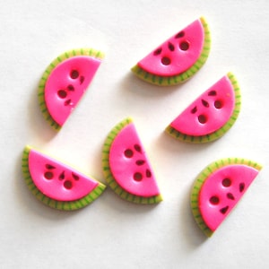 Botões de argila de polímero artesanais com pequenas fatias de melancia (6)