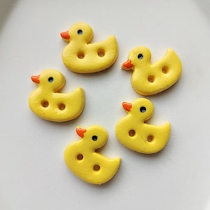 Botones de patitos de goma amarillos de arcilla polimérica hechos a mano para coser a crochet y tejer ligeros (5)
