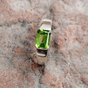 Natural Baguette Cut Peridot Silver Ring, Midi Men&#39;s Ring, 925 Sterling Silver, Century Handmade Ring, Promise Engagement Ring, Gift For Him