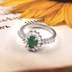 Ring smaragd, 925 sterlingzilveren ring, ring smaragd, ovaal geslepen ring, ring voor vrouwen, ring jubileum, verjaardagscadeau voor haar, sierlijke ring.