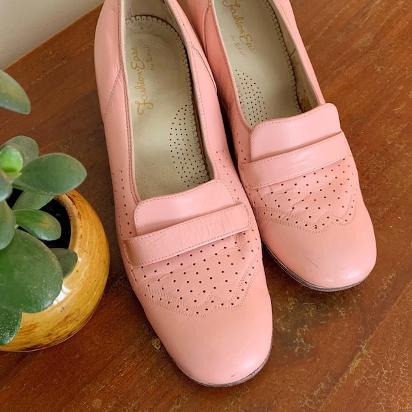 Scholl's 1960s Pink 2" Heel Pumps, Size 9/40 | Mid Century Fashion Footwear | Vintage Mad Men Style