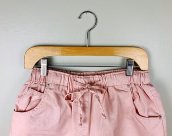 1990s Pale Pink Elastic Waist Pocketed Mom Shorts | Vintage Long Cotton Shorts