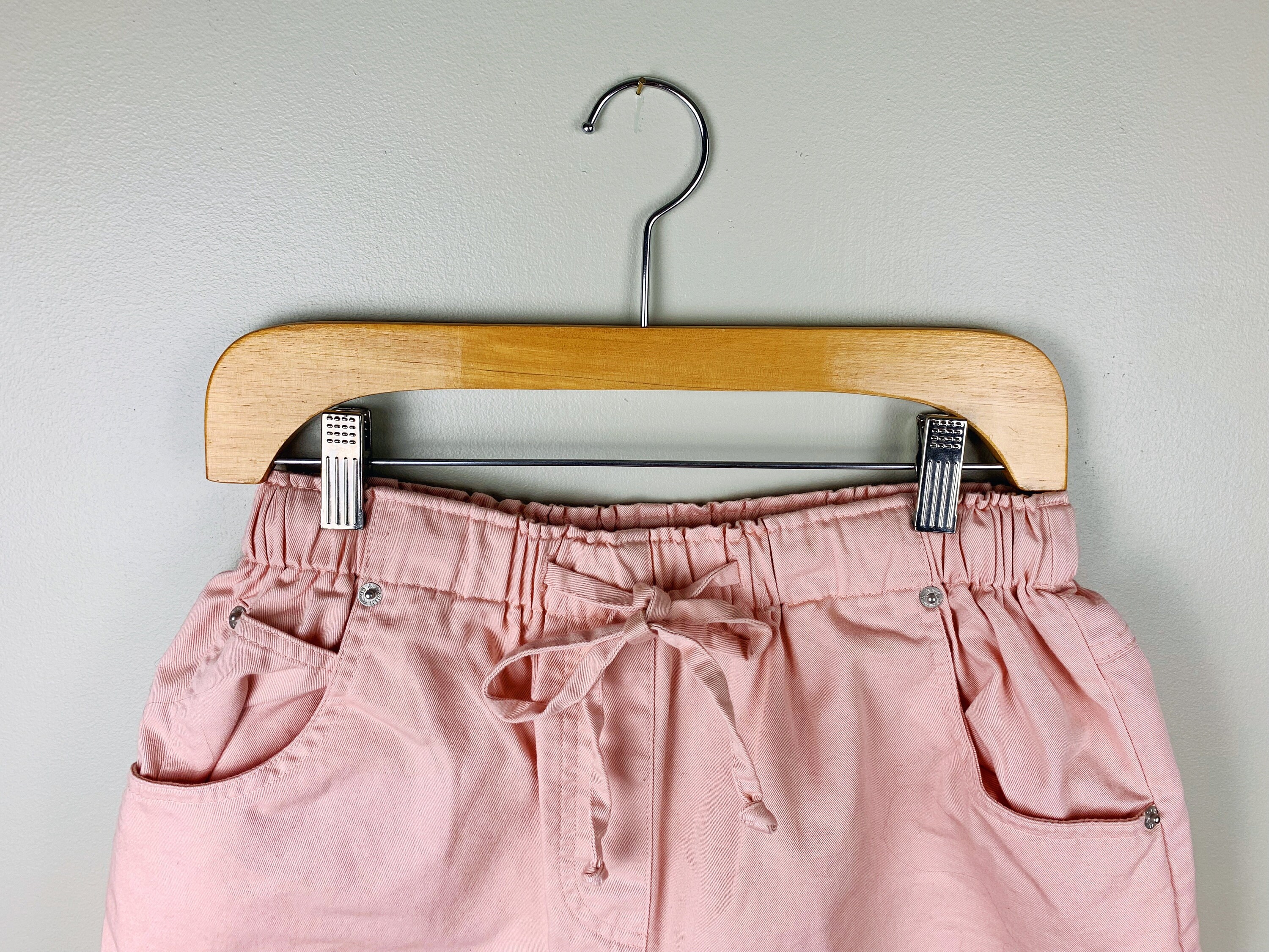 1990s Pale Pink Elastic Waist Pocketed Mom Shorts | Vintage Long Cotton Bermuda Shorts