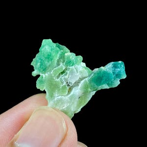 Fluorescent Sodalite Crystal Specimen 25 Carat with  – Stunning Natural Fluorescent Mineral from Afghanistan