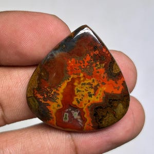 Polished Seam Agate Cabochon: Natural Gemstone for Jewelry Making (33x33x5 mm, 39 Ct.)