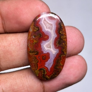 Polished Seam Agate Cabochon: Natural Oval Gemstone (34x20x4 mm, 26 Ct.)