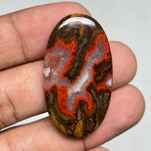 Polished Seam Agate Cabochon: Natural Oval Gemstone (41x23x5 mm, 47 Ct.)
