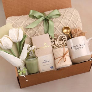 Crochet Tulip Flower Mothers Day Gift Box, Gift Box for Grandma, Daughter to Mother Gift, Gift Box for Mom Gift Set, Self Care Gift for Mom
