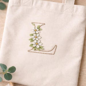 Lettres florales brodées au bâton et au point | Alphabet de A à Z | Papier soluble dans l'eau | Physique