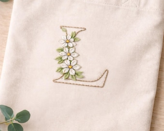 Geborduurde letters met bloemen en steken | A–Z alfabetische pagina's | In water oplosbaar papier | Fysiek: