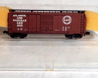 N Scale AHM - 40 Ft. Box Car "Atlantic & Danville" - Free rolling wheels in very good shape in original jewel case!