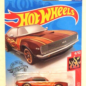 ホットウィール 1967 シボレー カマロ - イエローとブルーのホイール