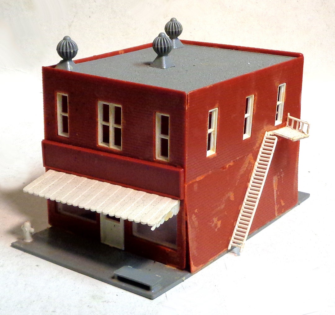 HO Scale Built up Train Layout Building 2 Story Store Front
