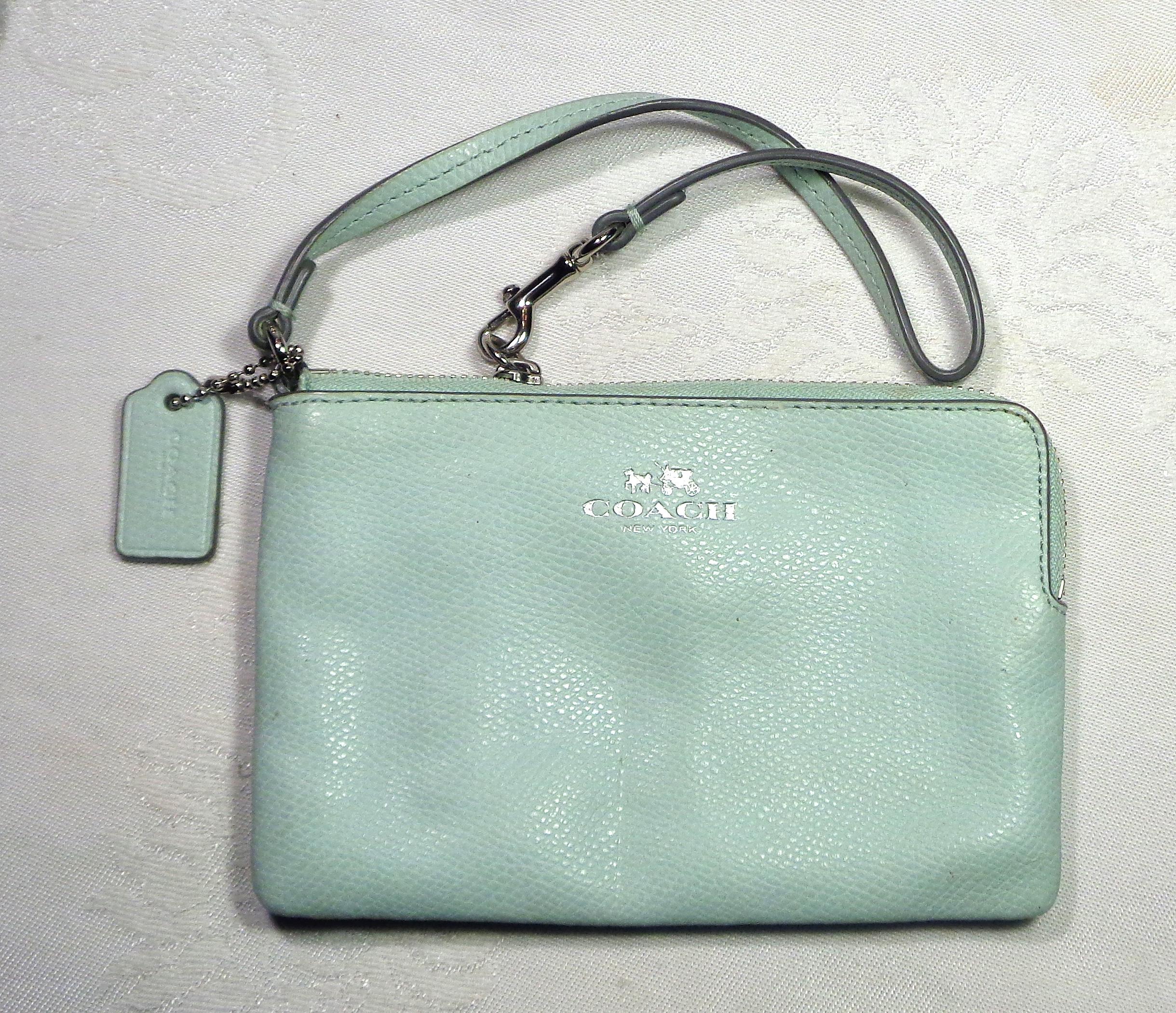 Coach - Textured Leather Corner Wristlet Wallet - Ex Condition - 6.5 X ...