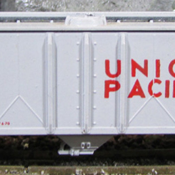 N Scale Atlas - "Union Pacific" 3 Bay Hopper Freight train car. NEW in jewel case!