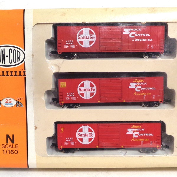 N Scale Concor Freight Car Set de TROIS voitures Box Hi Cube - "Santa Fe" - Neuf dans la boîte d'origine !