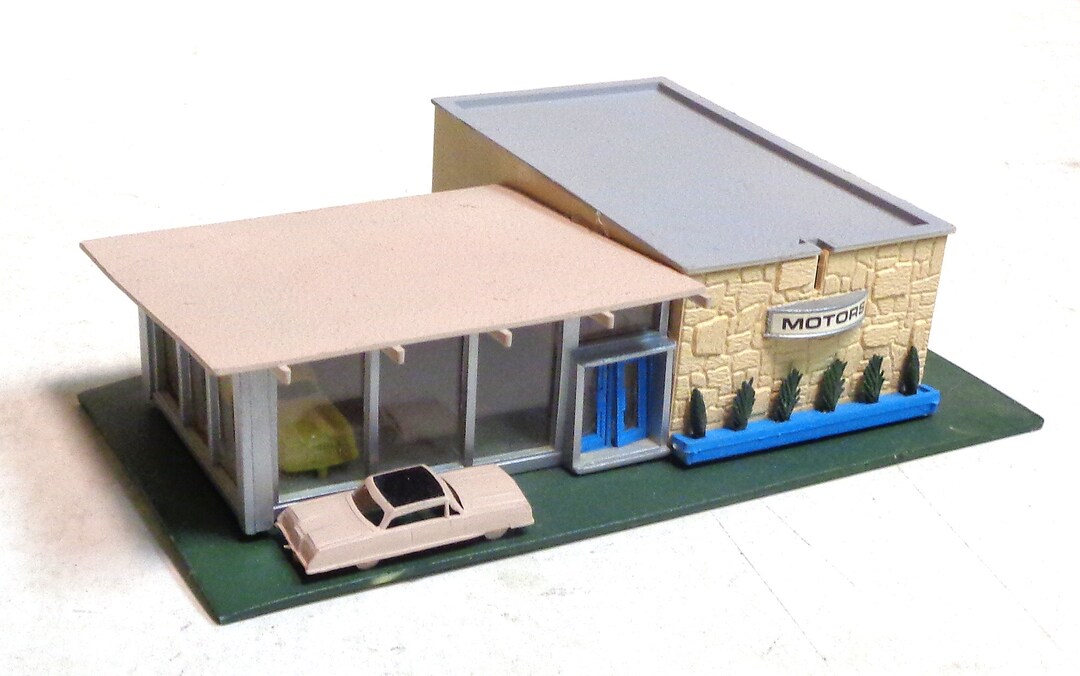 N Scale Trains Built up Building Auto Dealership With Autos Preowned