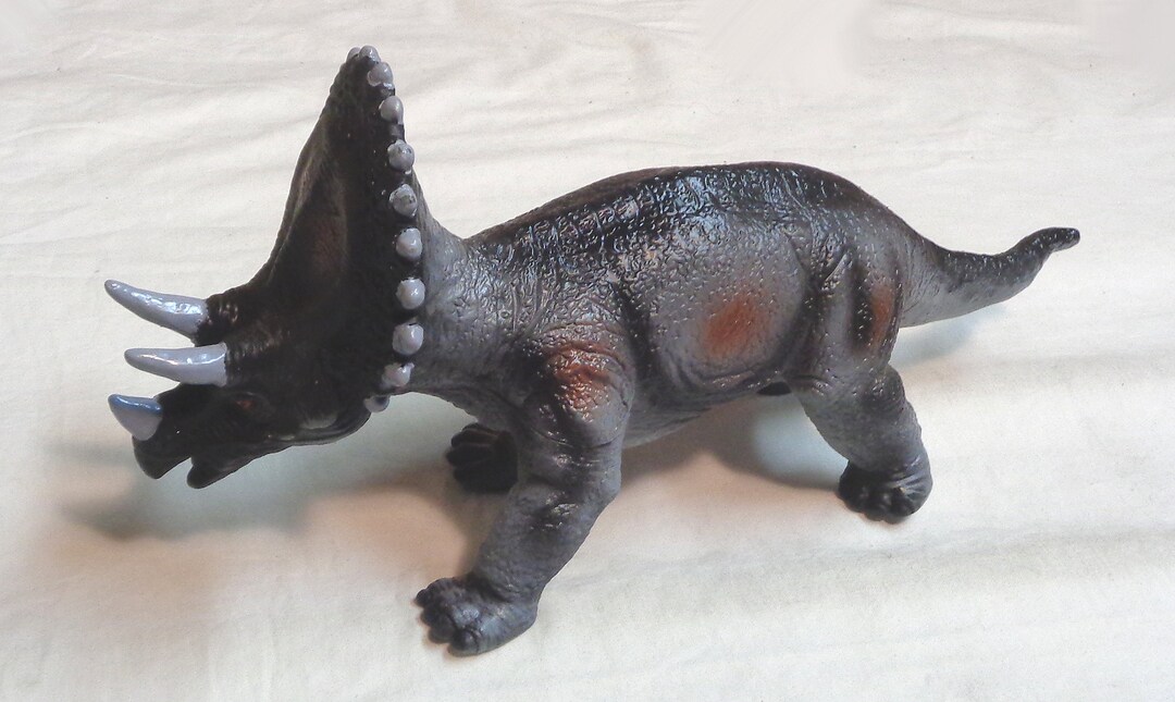 Figura De Triceratops Quimera De 17 Cm – Fusión De Dinosaurio, León Y Cabra Con Cola De Serpiente Y Alas – Modelo De PVC Para Coleccionistas Y Fiestas