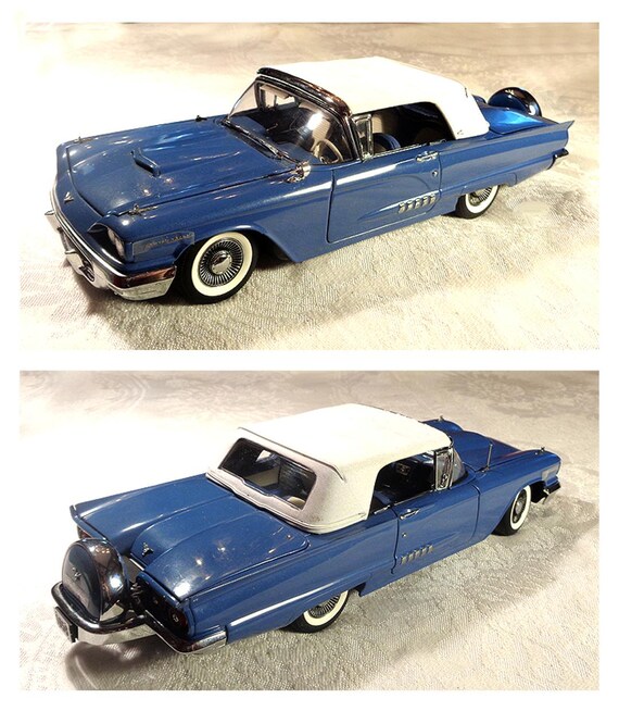 Danbury Mint 1/24 Scale 1958 Ford Thunderbird - Diecast Model