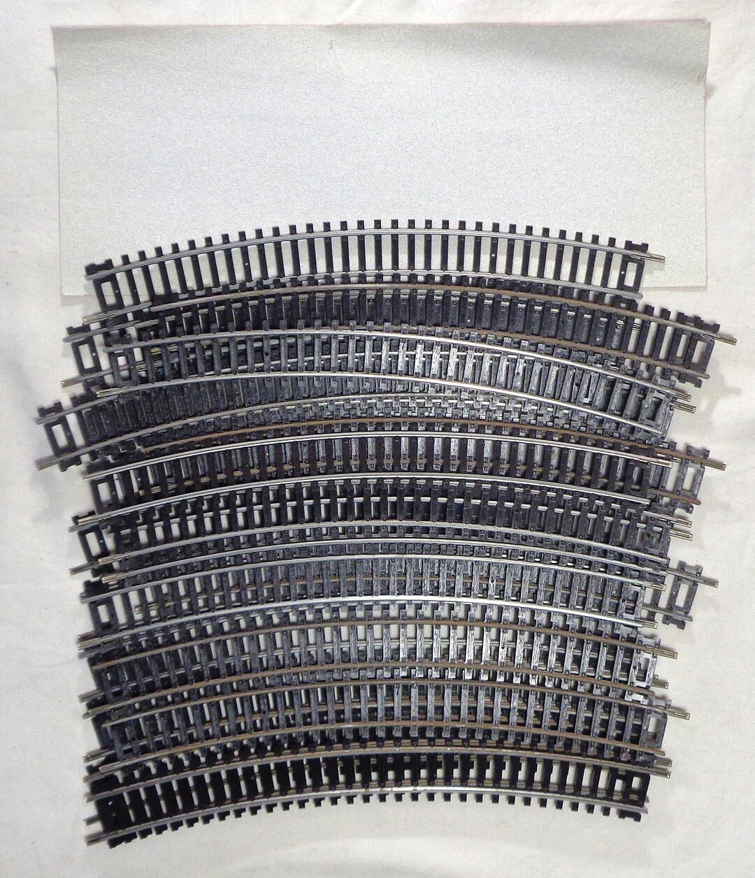 HO Scale Lot of TWENTY-FIVE(25) Pieces of 18 Inch Radius Curve Nickel ...