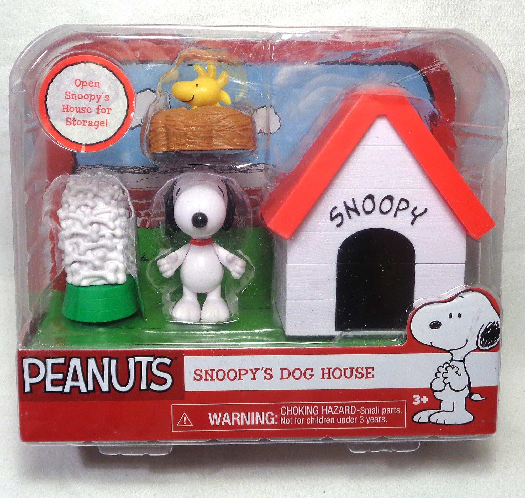 Snoopy Doghouse Gift Box - 60+ Gift Ideas for 2026