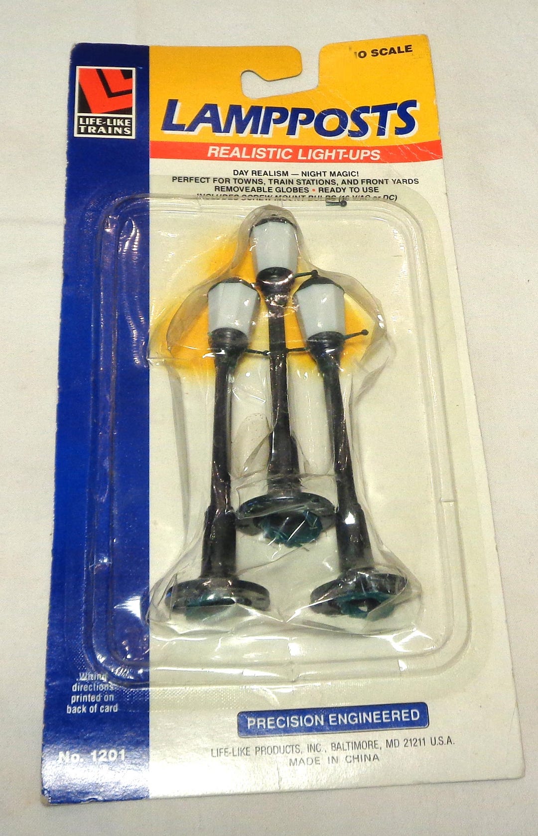 O Scale Lifelike Electric Lamp Posts Set of THREE - Work on Standard DC ...