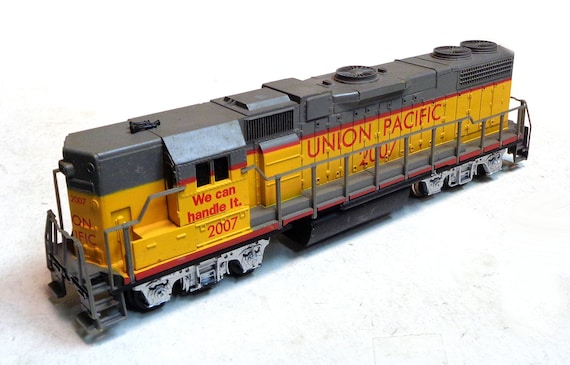 使い勝手の良い GP-38 - Lifelike HO Diesel  - Nose High 鉄道模型