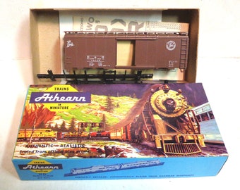 HO Scale NEW old stock - Athearn-BevBel Kit - "Delaware-Hudson Bridge Line" 18158 - 40' Box Freight Train Car.