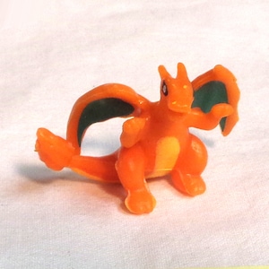 Personaggio minuscolo Pokemon (dimensione circa 1 pollice) "CHARIZARD" - Si prega di leggere la descrizione per i dettagli...
