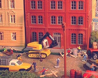 N Scale Heavy Construction Excavator vehicle for use with train layouts