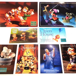 Lot de 8 cartes postales Disney ! - Taille standard et 1 grande taille - Presque neuf avec quelques imperfections mineures.