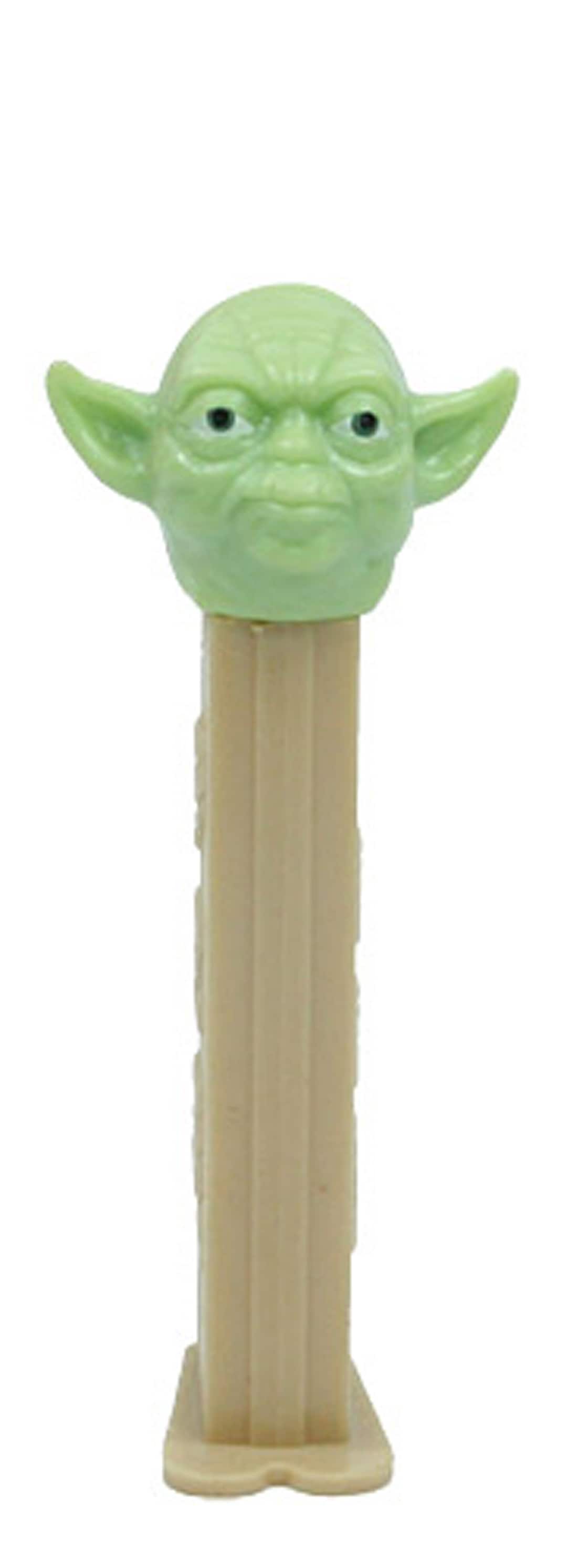 Pez Candy Dispenser yoda From stars Wars Saga NEW in