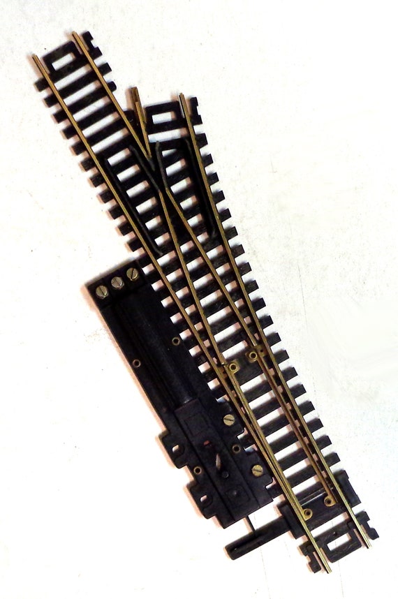 HO Scale AHM Right Remote Switch Track Pre-owned tested to be in fine  working order!