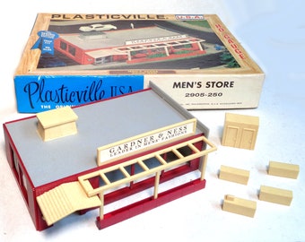 HO Scale Vintage Plasticville Bausatz - "Men's Store" - fehlende Eingangstür - wird als Snap Kit zum Zusammenbau ankommen
