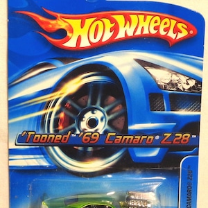 Hotwheels - Tooned 69 Camaro Z-28 - Diecast Model Car - Neuwertig auf der Karte - Die Karte kann Gebrauchsspuren oder kleinere Schäden aufweisen. Bitte siehe Foto für tatsächliche Auto.