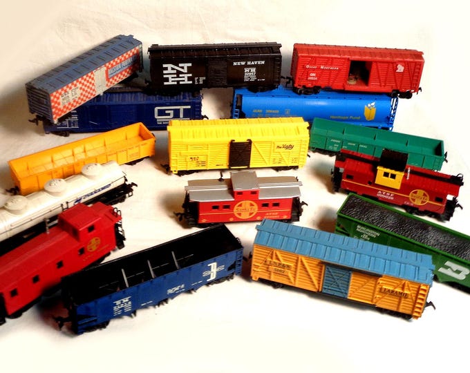 HO Scale - MISC. Branded Selection of 15 Vintage Pre-owned Freight Cars ...
