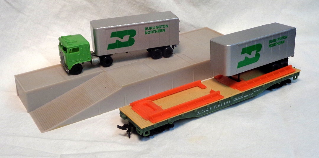 HO Scale Loading Dock With Burlington Northern Semi Trailers and One ...