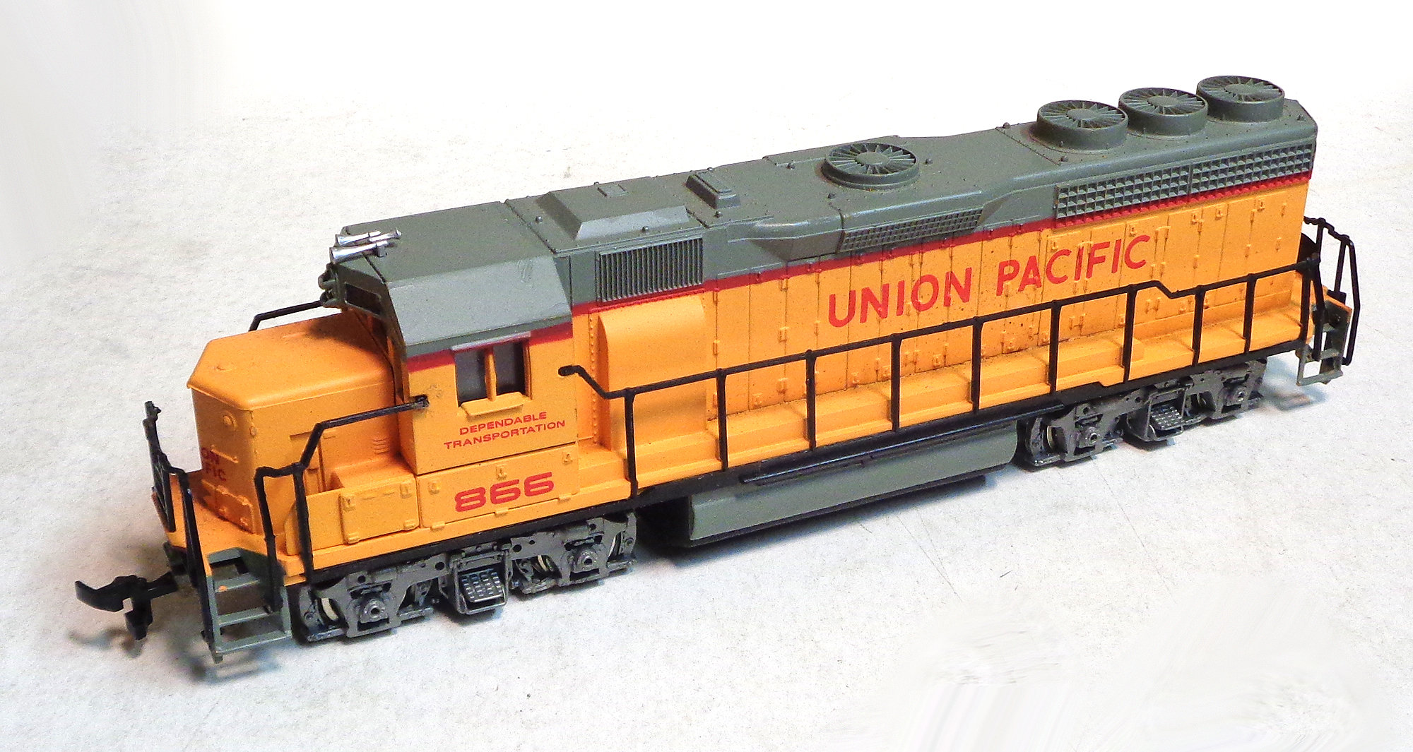 Ho Scale Diesel Locomotive Bachmann Powered GP-40 
