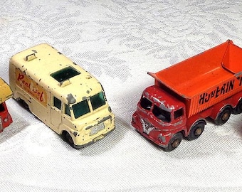 Lotto di 8 modellini Matchbox vintage degli anni '50 e '60 - in cattive condizioni e danneggiati, ideali per restauro, pezzi di ricambio o simili! Venduti così come sono.