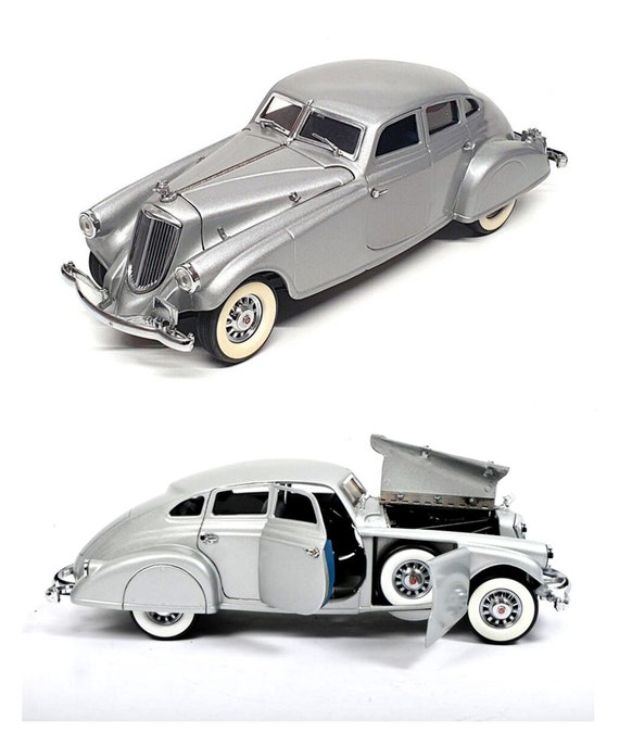Danbury Mint 1/24 Scale 1933 Pierce Arrow-diecast Replica W/very