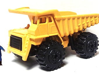 N Scale Heavy Construction Dump Truck