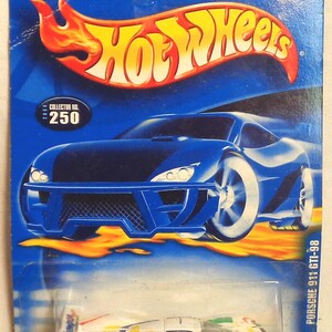 Hotwheels - Porsche 911 GTI-98 - Diecast Model Car - NEUwertig an der Karte - Die Karte kann Gebrauchsspuren oder kleinere Schäden aufweisen. Bitte siehe Foto für tatsächliche Auto.