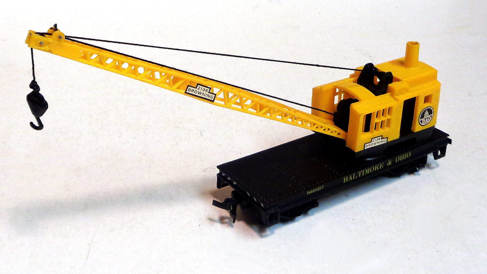 HO Scale "Baltimore & Ohio" Crane Car in yellow - Pre-owned in Ex shape!