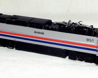 N Spur - VINTAGE Bachmann E60CP Elektrolokomotive - "Amtrak" - Läuft NICHT auf Schienen, aber der Motor ist gut." Keine Box im Ist-Zustand.