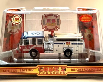 1/64 Scale Code 3 Fire Engine Mack C Pumper FDNY Diecast Replica