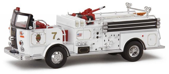 1/64 Scale Code 3 Fire Engine - Crown Parade Pumper