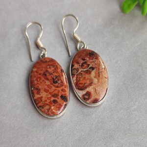 Orecchini con gemma di diaspro asteroide / Coppia di orecchini ovali abbinati in argento sterling / Orecchini con castone in diaspro asteroide rosso, regalo per donna