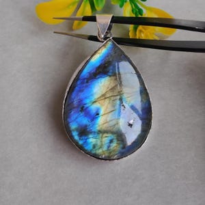 Ciondolo in labradorite a forma di pera blu intenso AAA: ottone e argento sterling, gioielli Bohoping